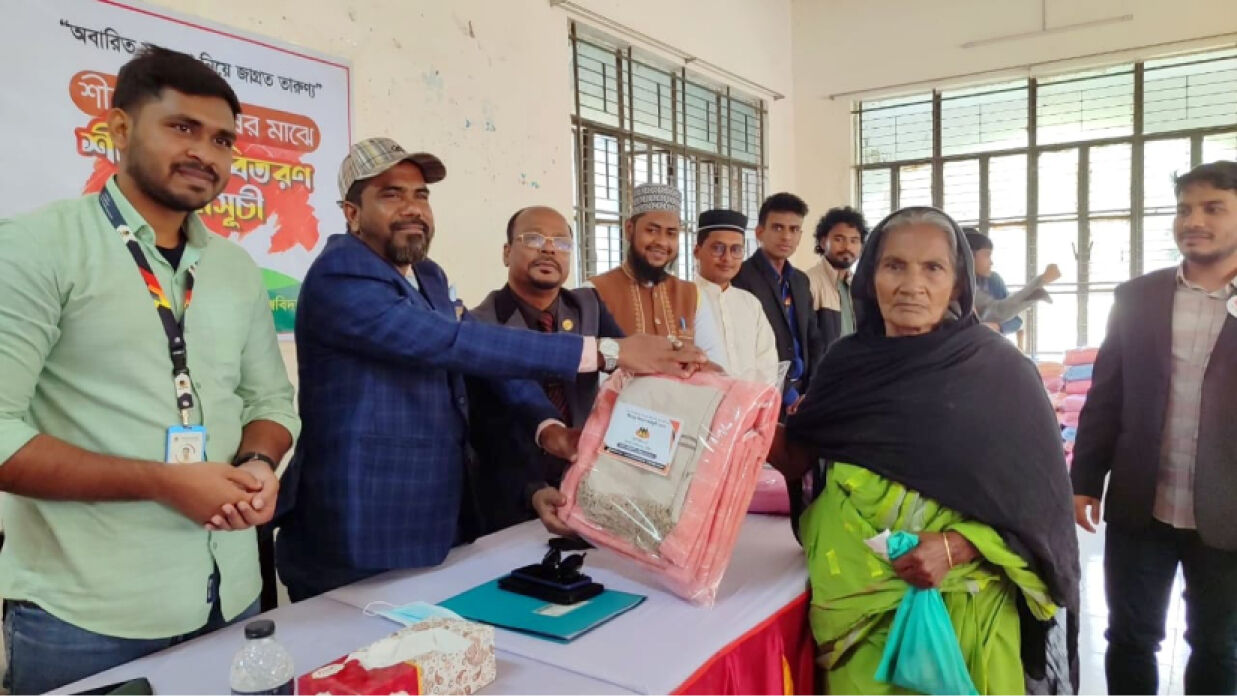 শীতার্ত মানুষের মাঝে শীতবস্ত্র বিতরণ