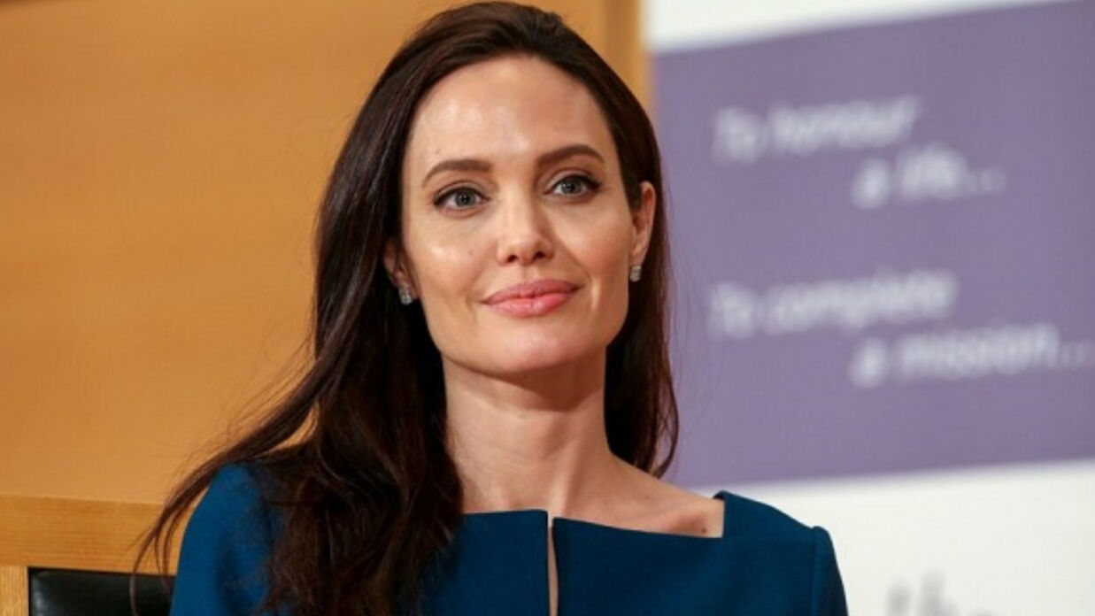 দাবানলে ক্ষতিগ্রস্তদের জন্য বাড়ি খুলে দিয়েছেন অ্যাঞ্জেলিনা জোলি