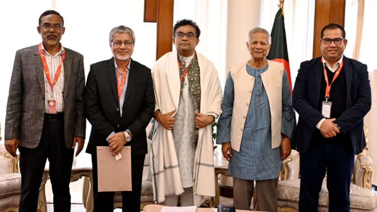 জাবি উপাচার্যের নেতৃত্বে একটি প্রতিনিধি দল প্রধান উপদেষ্টার সঙ্গে সাক্ষাত করেন