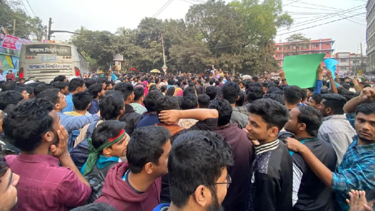 শিক্ষার্থীদের সচিবালয় অভিমুখে যাত্রা
