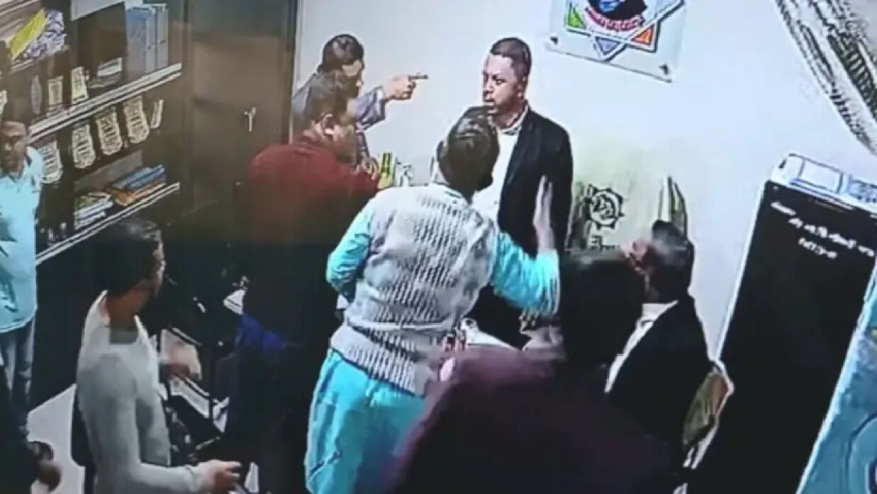 অধ্যক্ষকে লাঞ্ছিত, ‘ফ্যাসিস্ট মুক্ত করতে গিয়েছি’—বললেন জামায়াত নেতা