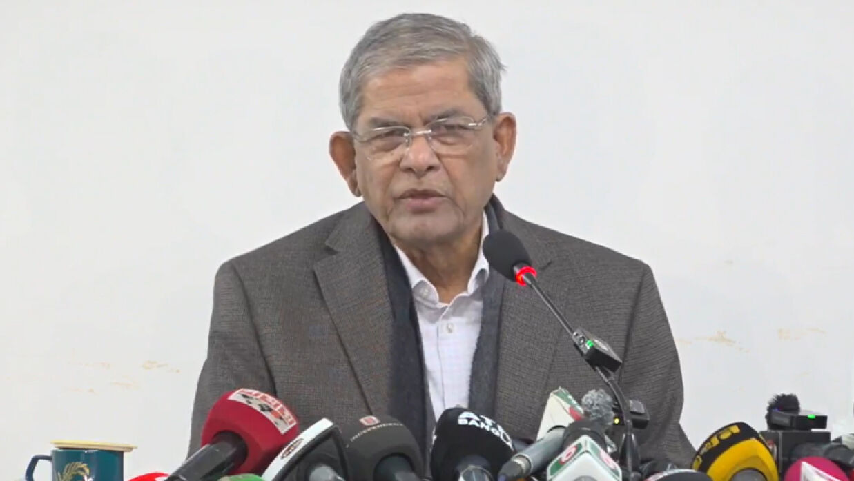সংবাদ সম্মেলনে কথা বলছেন বিএনপির মহাসচিব মির্জা ফখরুল ইসলাম আলমগীর