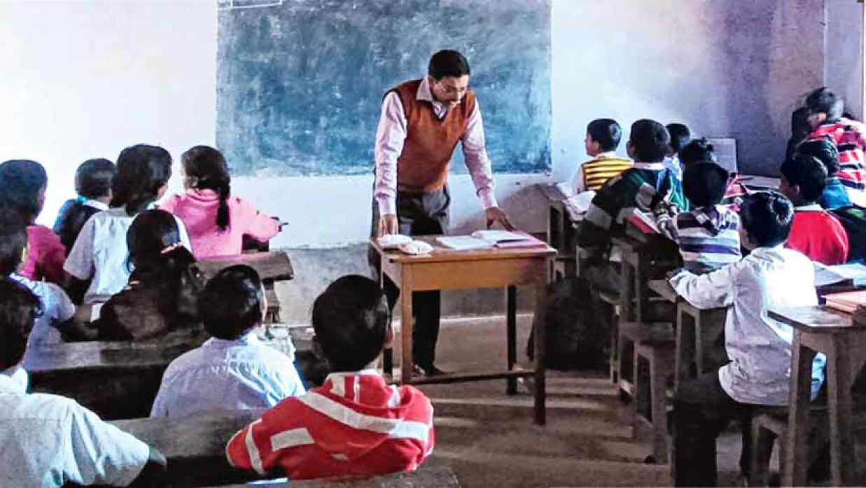 শ্রেণিকক্ষে শিক্ষক