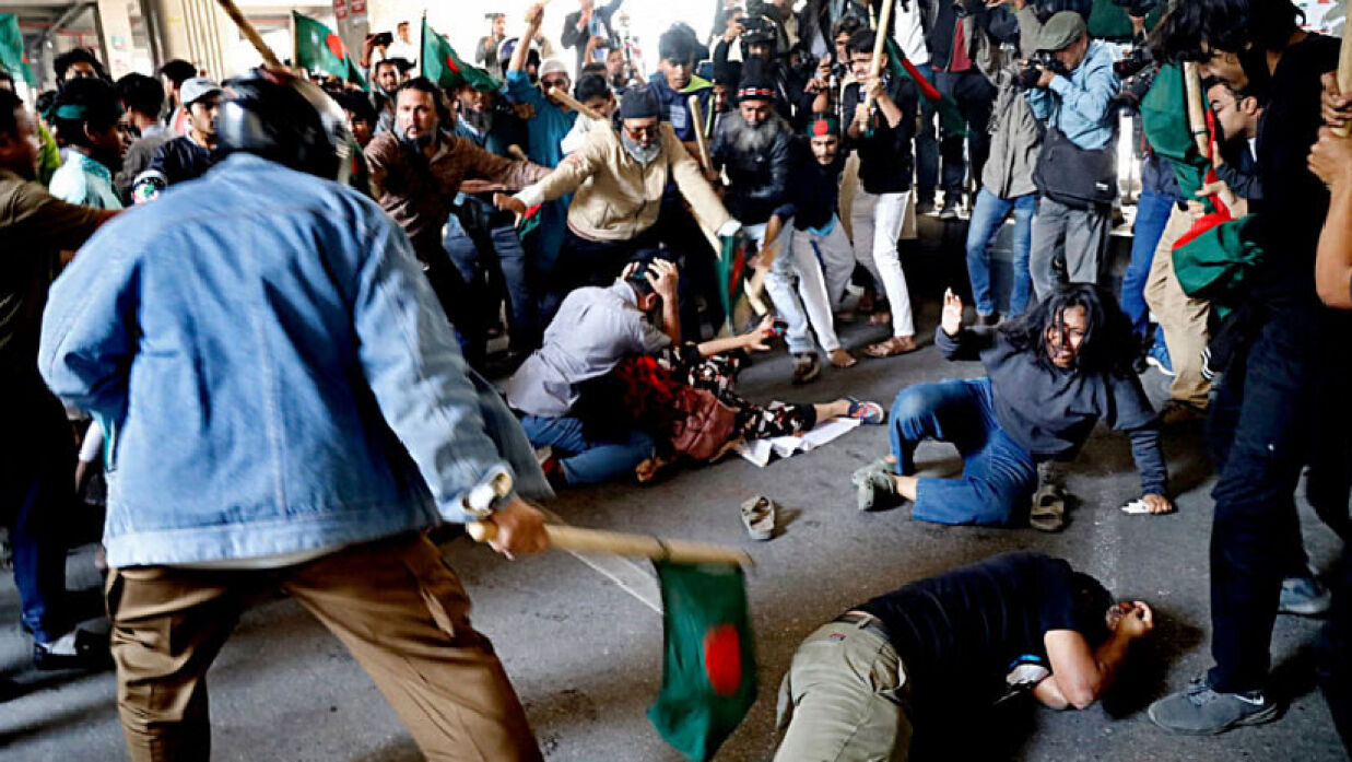 ‘আদিবাসী ছাত্র–জনতার’ বিক্ষোভে হামলার প্রতিবাদ জানালেন ২৭ বিশিষ্ট নাগরিক