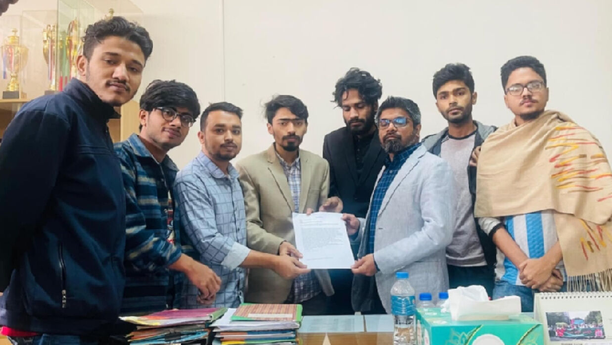 স্মারকলিপি প্রদান