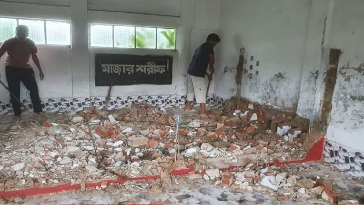 গত ৪ আগস্ট থেকে সারাদেশে ৪০টি মাজার, সুফি কবরস্থান এবং দরগাহে ৪৪টি হামলা ও ভাঙচুরের ঘটনা ঘটেছে