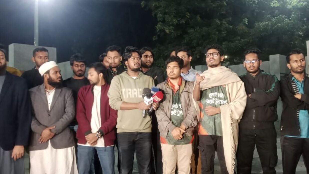 ঢাবিতে বিক্ষোভ মিছিল করেছে সাধারণ শিক্ষার্থীরা