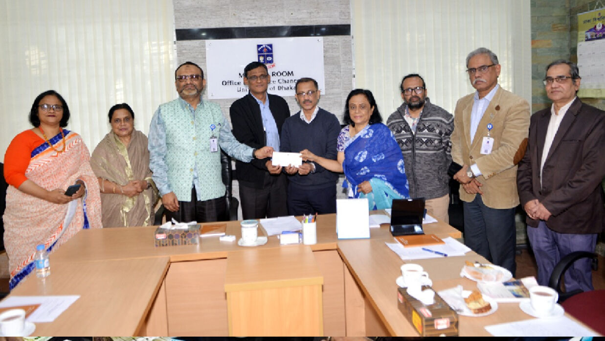 চেক হস্তান্তর অনুষ্ঠান