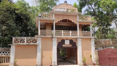 রিসোর্ট থেকে ১৬ ছাত্র-ছাত্রী আটক, আটজনকে কাজী ডেকে বিয়ে