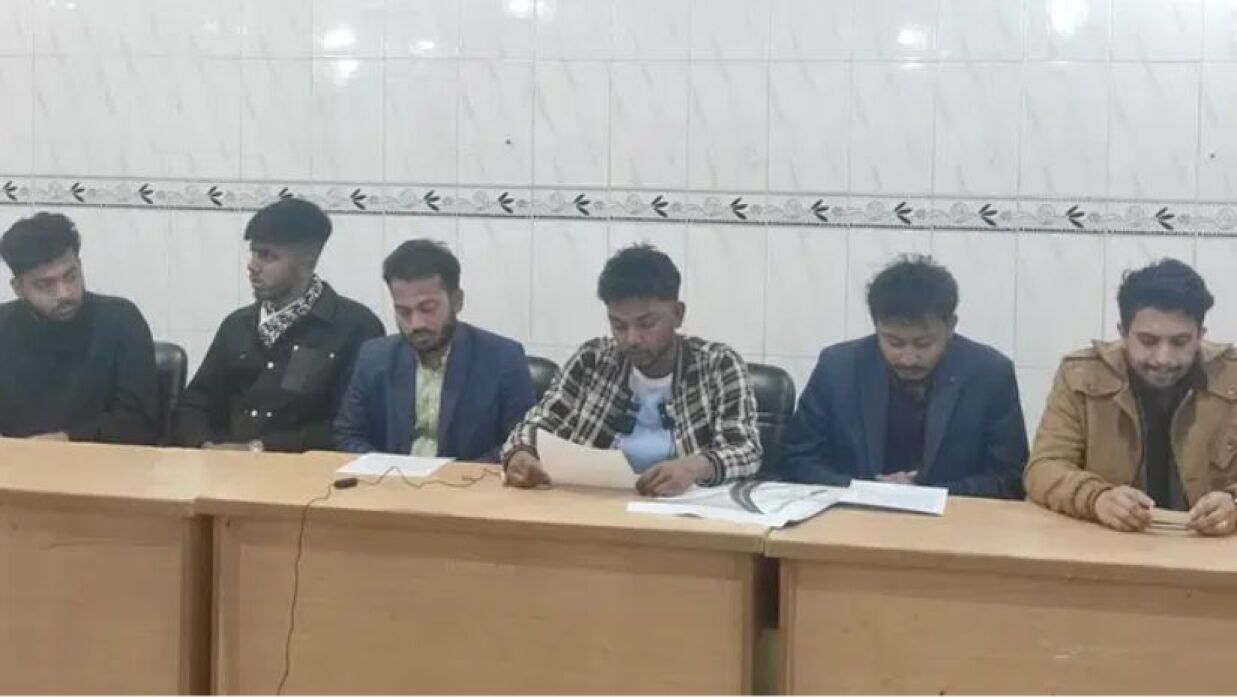 টাঙ্গাইল প্রেসক্লাবে সংবাদ সম্মেলন করেন মারধরের শিকার বৈষম্যবিরোধী ছাত্র আন্দোলনের সমন্বয়ক