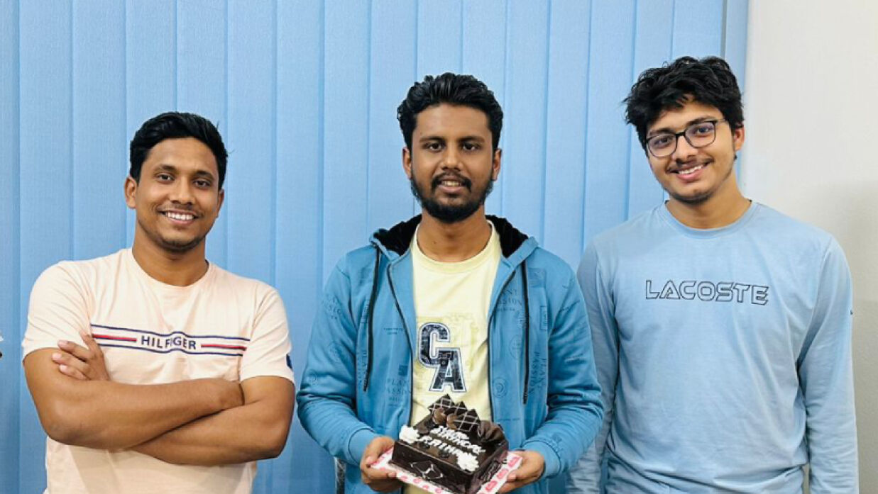 ‘ডিজিটোনিকা’র প্রতিষ্ঠাতা আল-আমিন কাজী, সুমন বাবু এবং রায়হান হাওলাদার