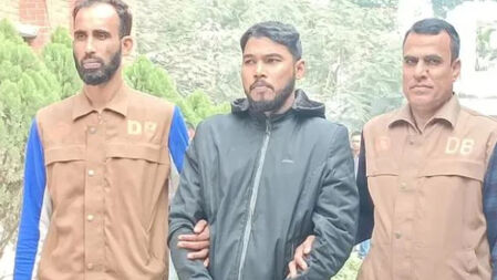 অস্ত্রসহ ছাত্রদল নেতা গ্রেপ্তার, অভিযানে গিয়ে পুলিশ আহত