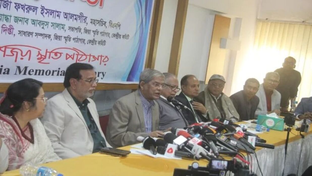 বিএনপি মহাসচিব মির্জা ফখরুল ইসলাম আলমগীর কথা বলছেন