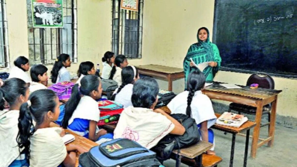 শ্রেণিকক্ষে শিক্ষক