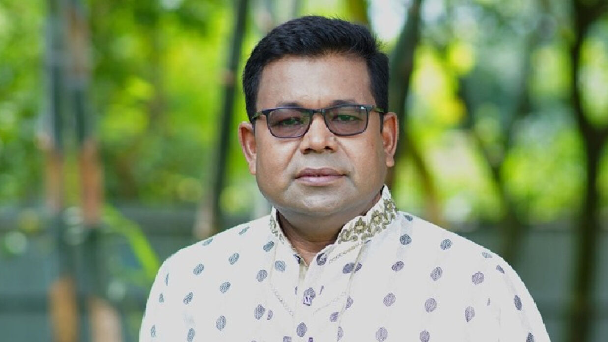 বাবার জানাজা থেকে কণ্ঠশিল্পী মনির খানের আইফোন চুরি