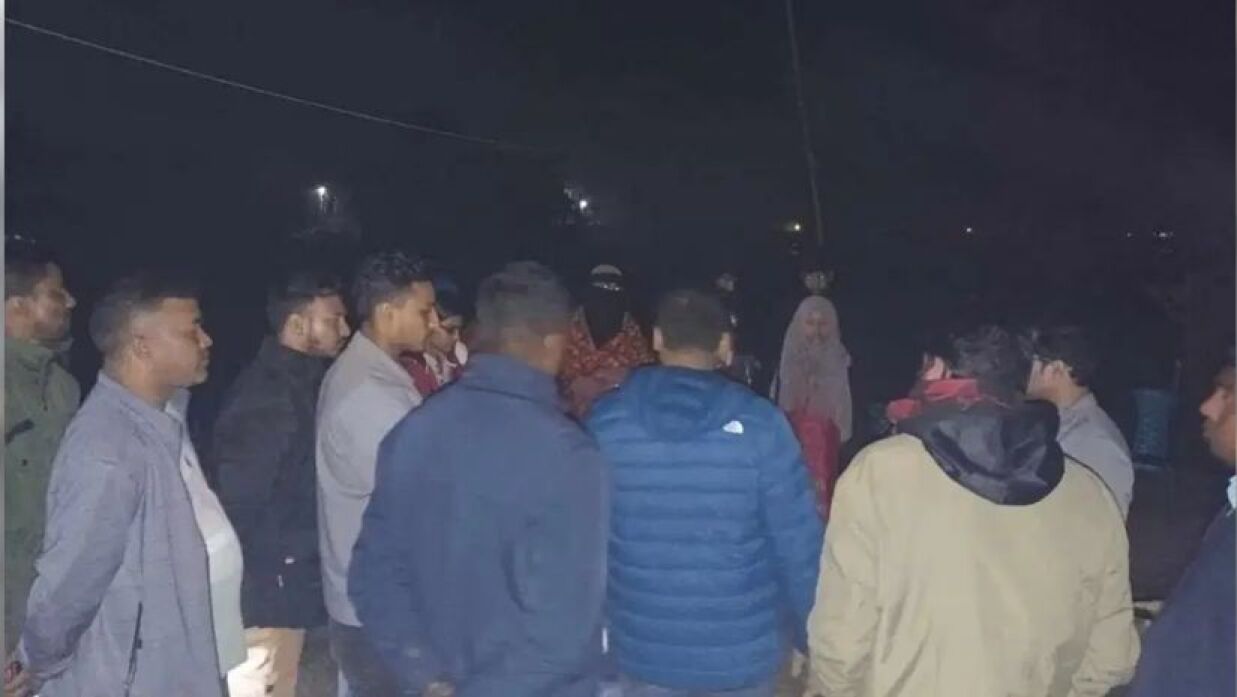 মঙ্গলবার রাতে র‌্যাগিংয়ের অভিযোগ উঠলে শিক্ষার্থীদের উদ্ধার করে প্রক্টোরিয়াল বডি