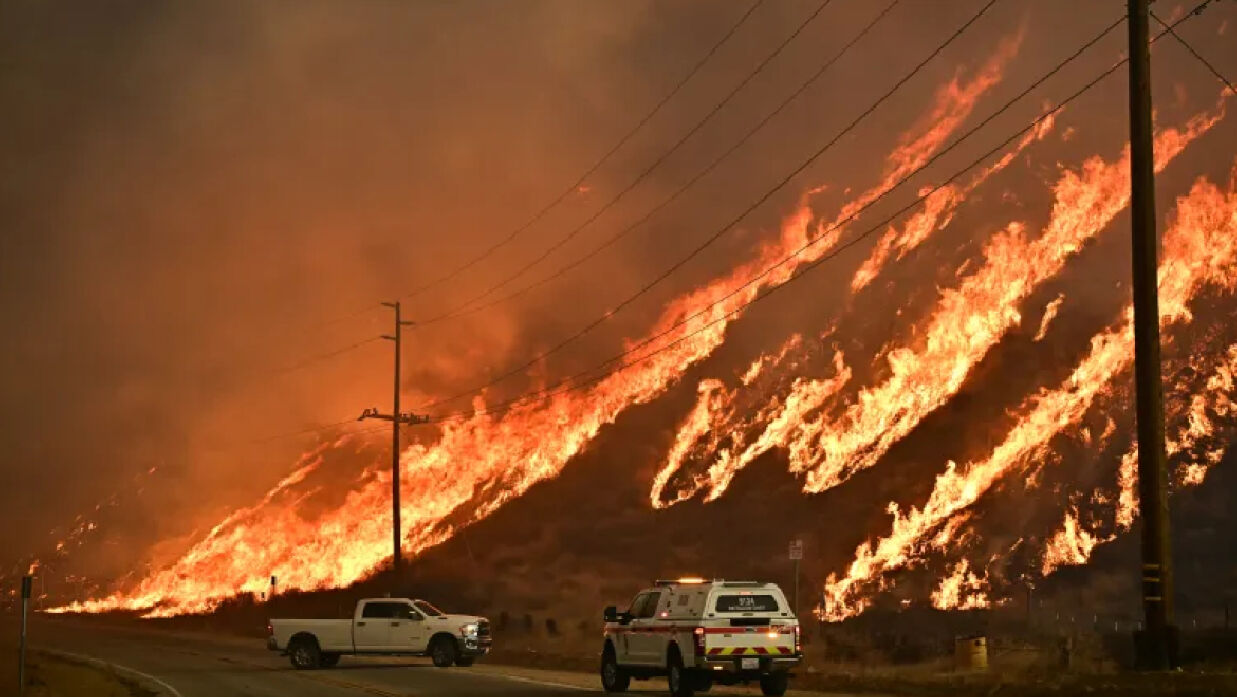 ছড়িয়ে পড়ছে নতুন দাবানল