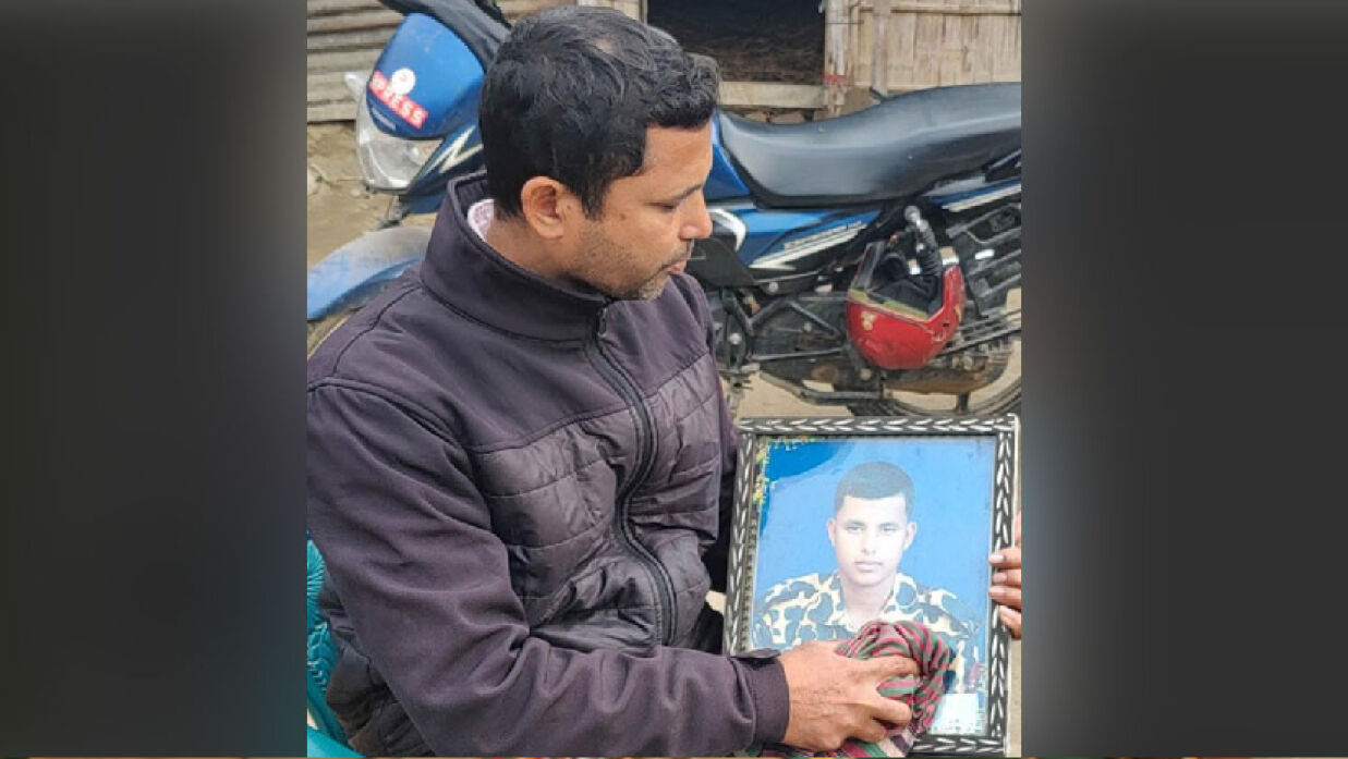 ১৬ বছর পর কারাগার থেকে মুক্তি পেয়েছেন রবিউল