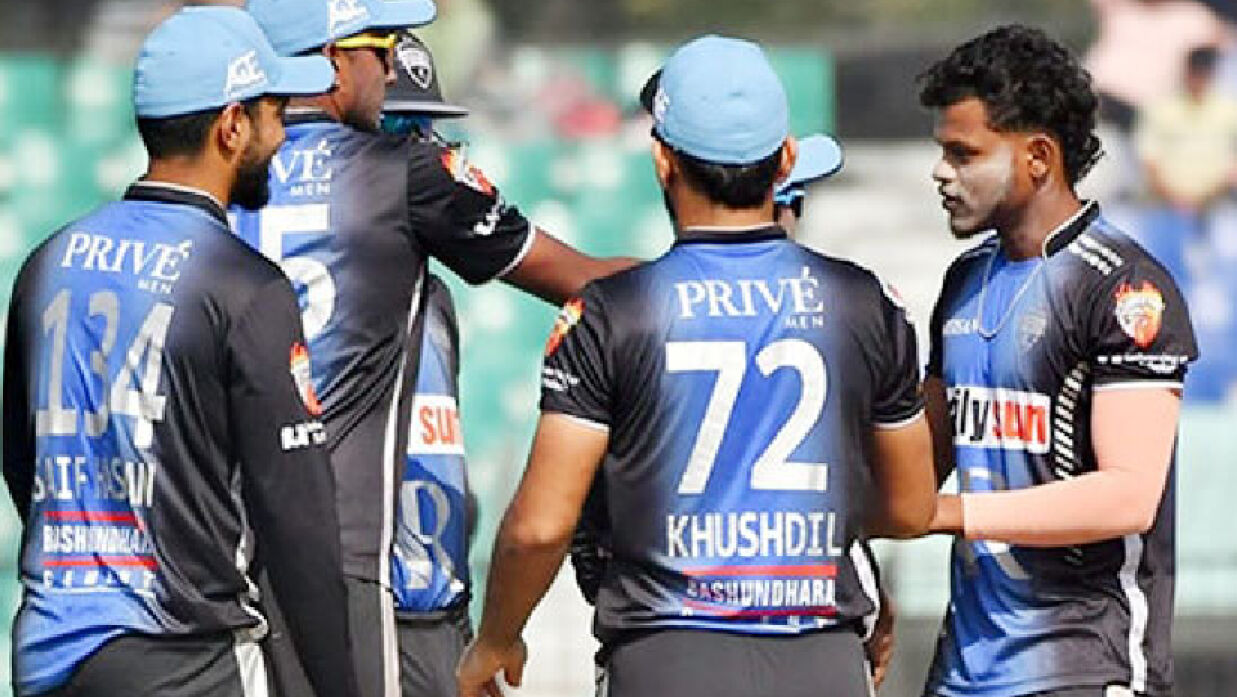 শেষদিকে হুড় মুড় করে ভেঙে পড়ে রাজশাহীর ব্যাটিং লাইনআপ