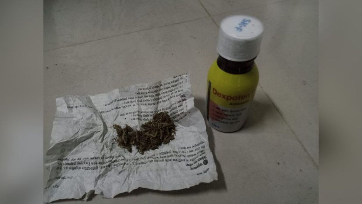 গাঁজা ও ডেক্সপোটেন প্লাস ঔষধের খালি বোতল