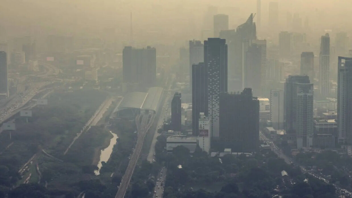 ধোঁয়াচ্ছন্ন ব্যাংকক শহর