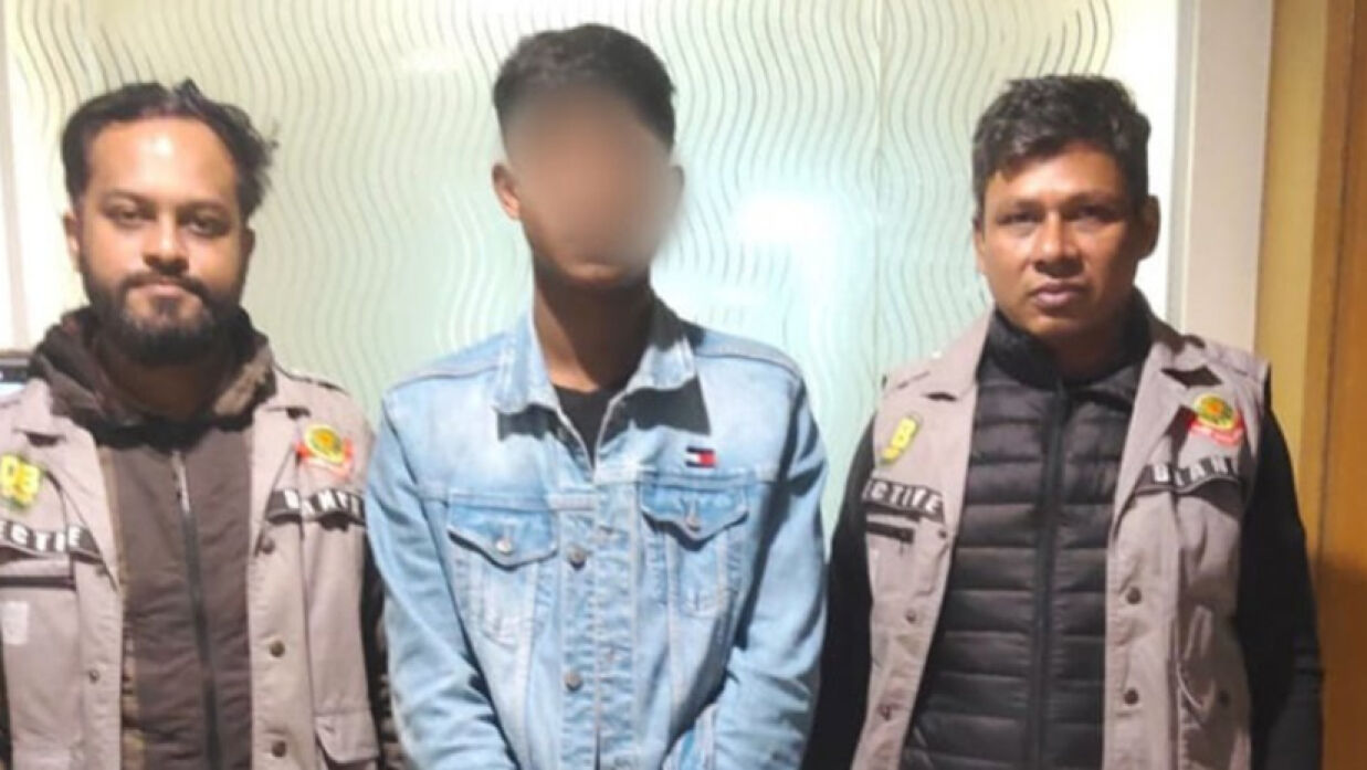 ‘ব্লেড বাবু’ হত্যার ঘটনায় ‘কুত্তা রাব্বি’ গ্রেপ্তার