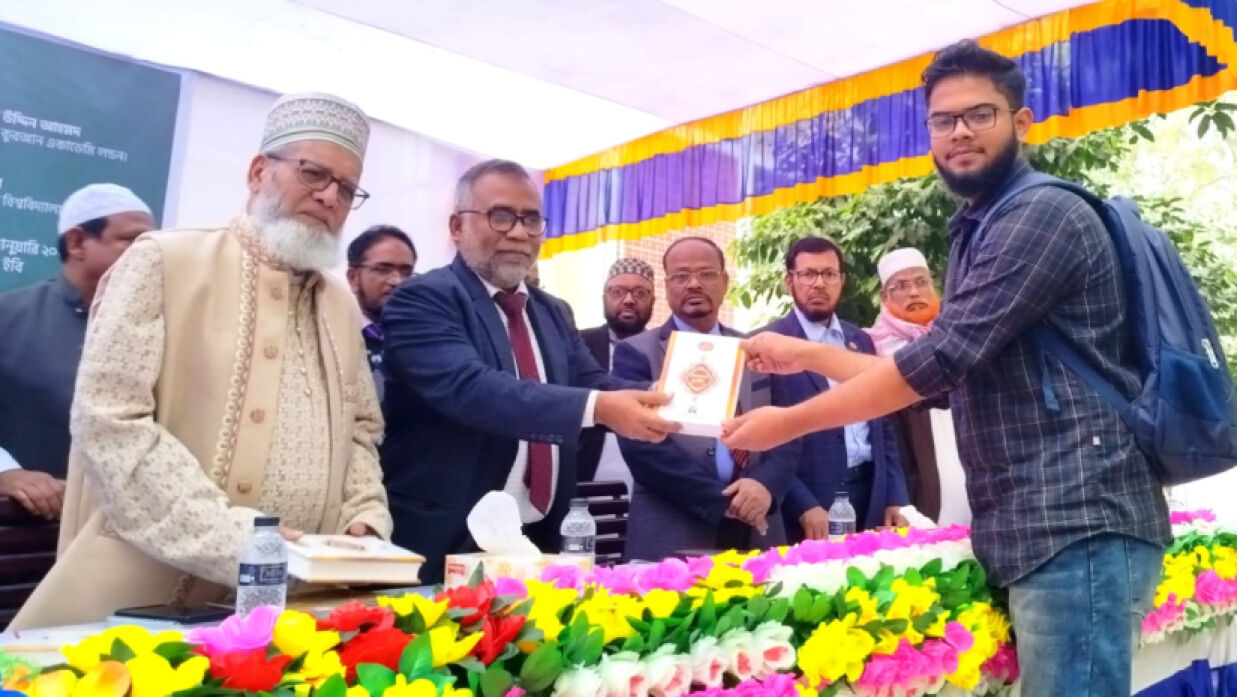 ইসলামী বিশ্ববিদ্যালয়ে ২ হাজার শিক্ষার্থীকে কোরআন উপহার