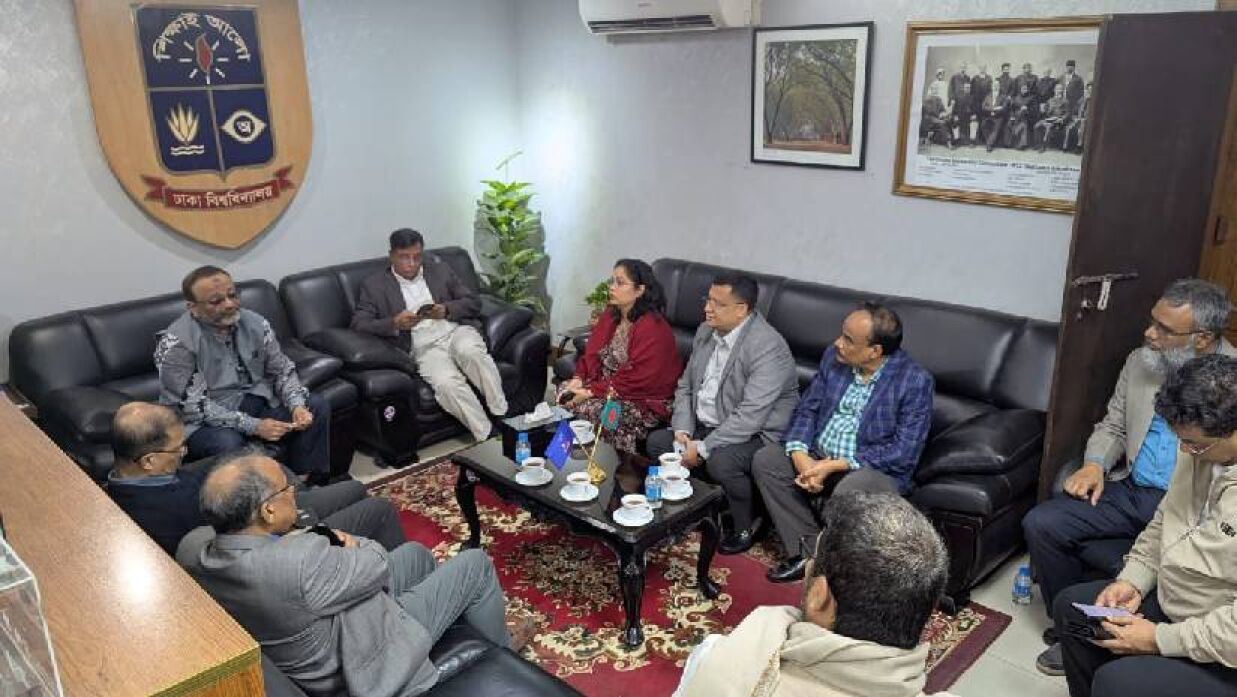 উপাচার্যের সঙ্গে সাক্ষাতে সাদা দল