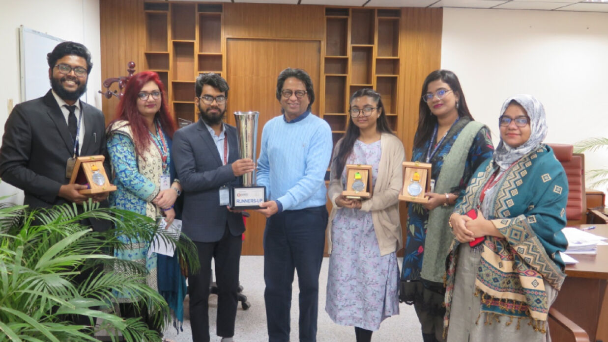 ‘স্টেটসন ইন্টারন্যাশনাল এনভাইরনমেন্টাল মুট কোর্ট’ প্রতিযোগিতায় রানার্সআপ হয়েছে ইস্ট ওয়েস্ট বিশ্ববিদ্যালয়
