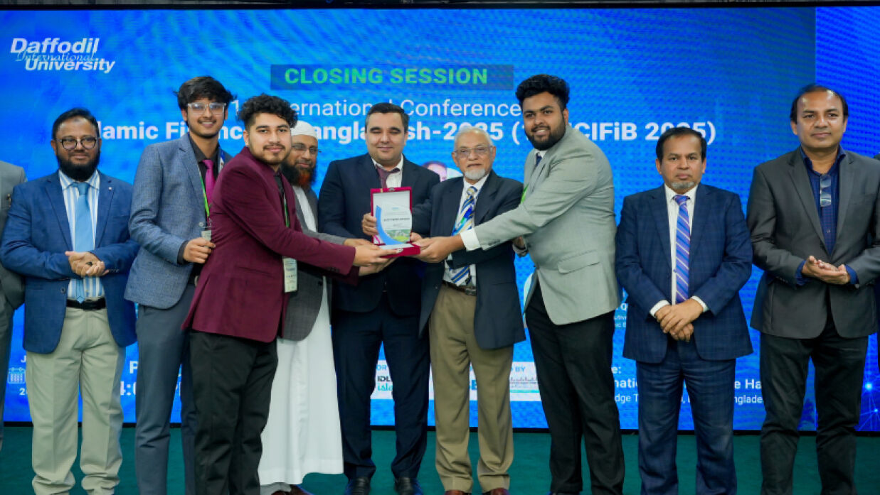 বেস্ট পেপার অ্যাওয়ার্ড নিচ্ছেন রাজশাহী বিশ্ববিদ্যালয়ের তিন শিক্ষার্থী