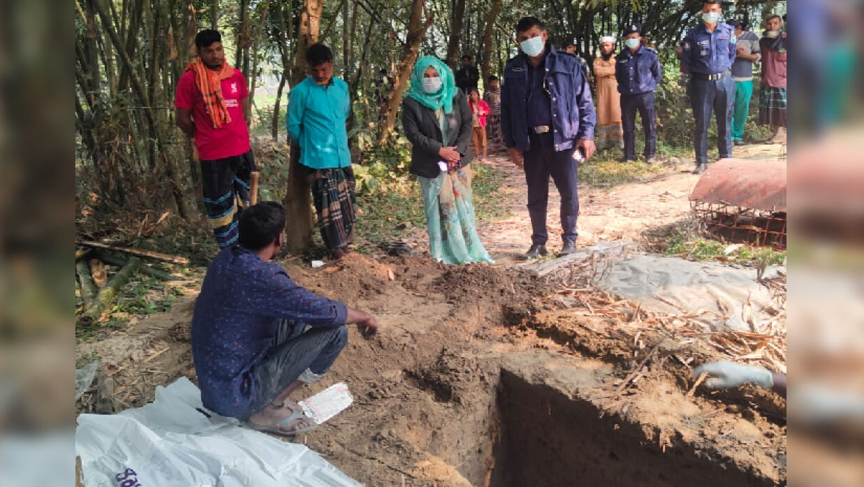 কলেজ ছাত্রীর লাশ উত্তোলন করা হয়েছে কবর থেকে