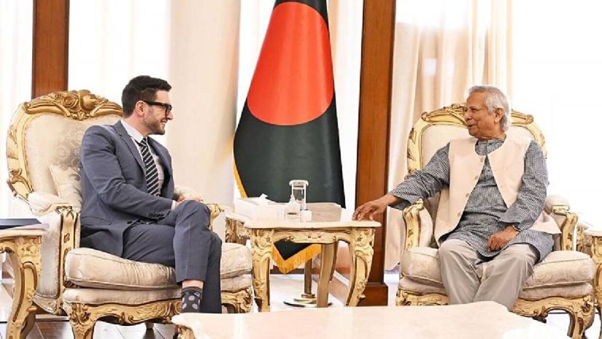 প্রধান উপদেষ্টা ড. মুহাম্মদ ইউনূসের সঙ্গে ওপেন সোসাইটি ফাউন্ডেশনের চেয়ারম্যান অ্যালেক্স সোরোস