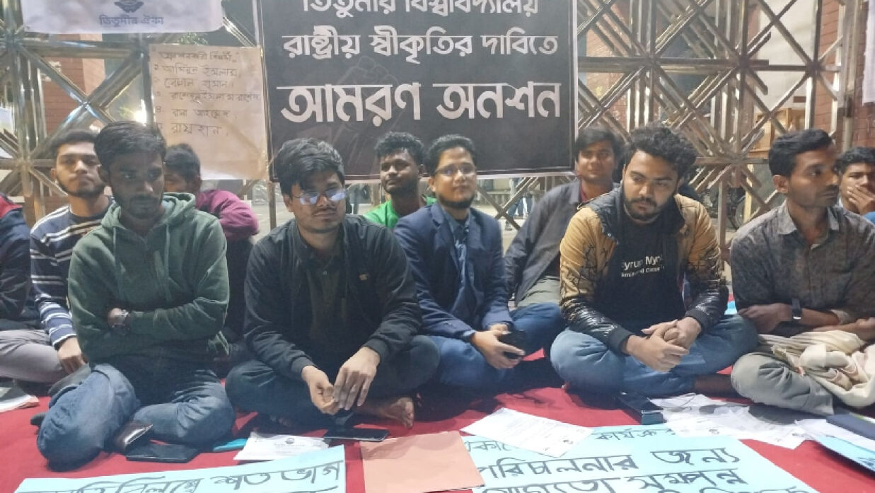 ‘২৮ বছর চেয়েও পাইনি— তাই আমরণ অনশনে বসেছি’