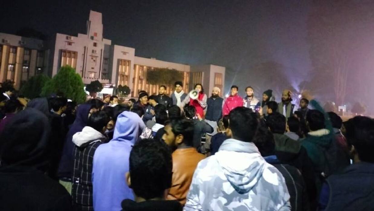 রাতে রাবিতে শিক্ষার্থীদের বিক্ষোভ