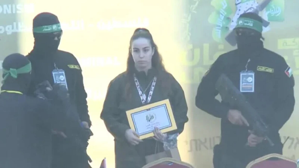 মুক্তি পাওয়া ইসরায়েলি নারী সেনা আগাম বারগার