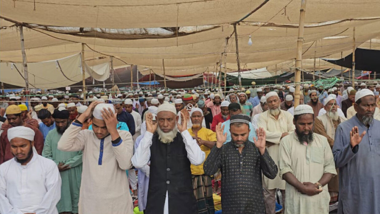 ইজতেমা ময়দানে অনুষ্ঠিত হয় দেশের বৃহত্তম জুমার নামাজ