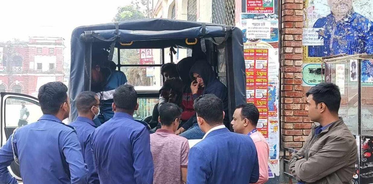 পল্লী বিদ্যুতের নিয়োগ পরীক্ষায় প্রক্সি দেওয়ার অভিযোগে ২০ জনকে আটক করা হয়