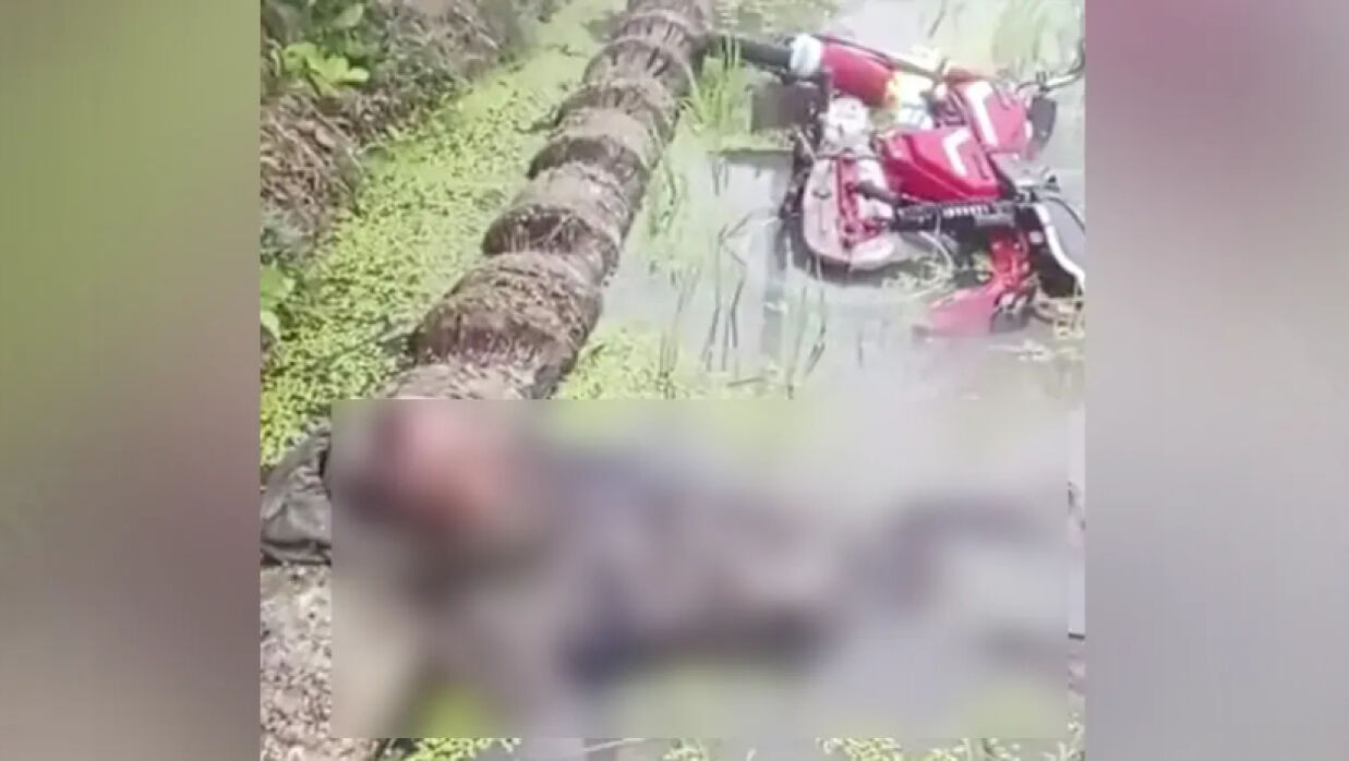 পানিতে লাশের পাশে পড়েছিল মোটরসাইকেল