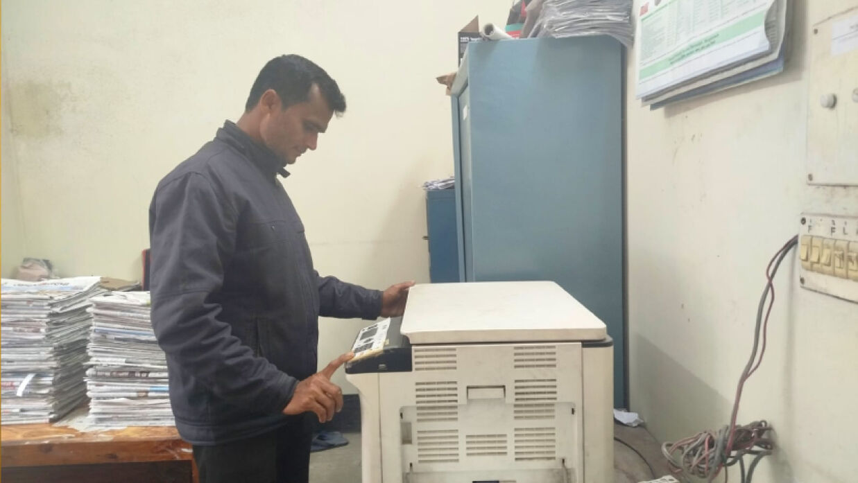 কর্মস্থলে ব্যস্ত বকুল হোসেন