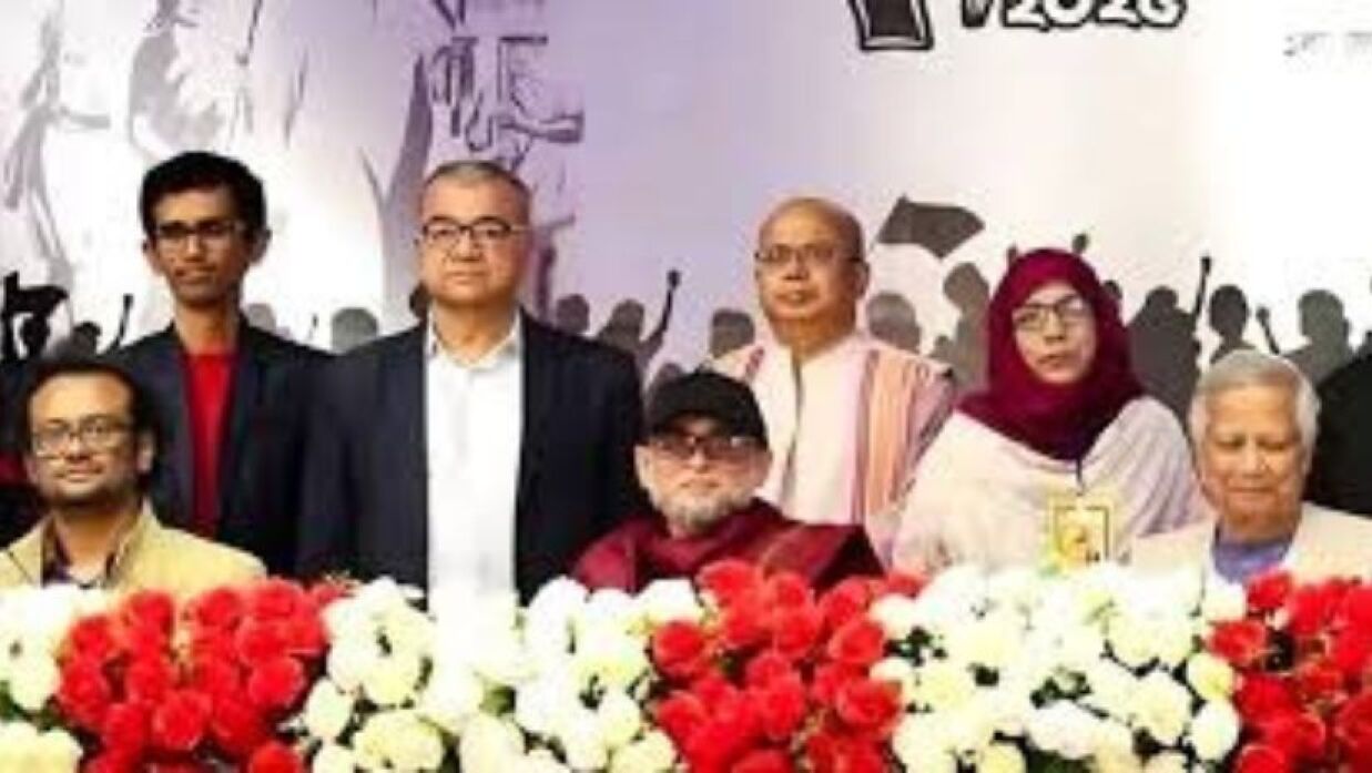 সমালোচনার জেরে পাল্টে গেল একুশে পদক অনুষ্ঠানের গ্রুপ ফটোসেশনের প্রচলিত রীতি 