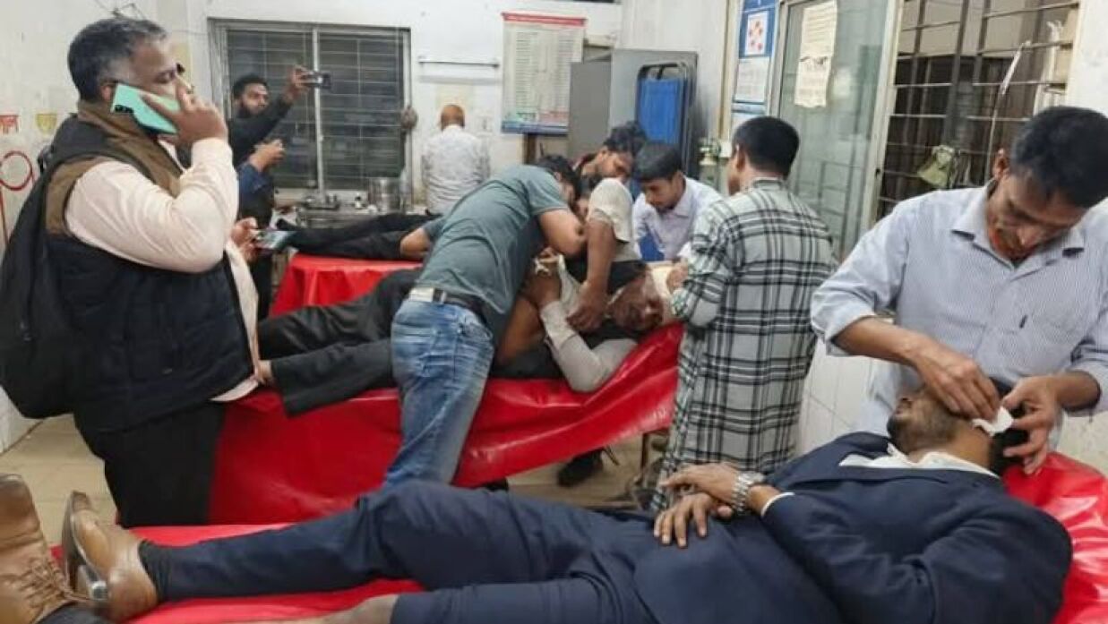 সংগ্রহ করতে গিয়ে সন্ত্রাসী হামলার শিকার হয়েছেন চার সাংবাদিক