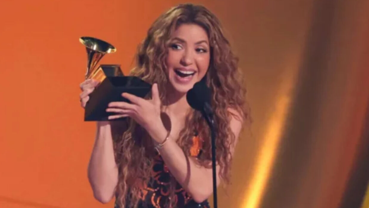 ৬৭তম গ্র্যামি পুরস্কার হাতে শাকিরা