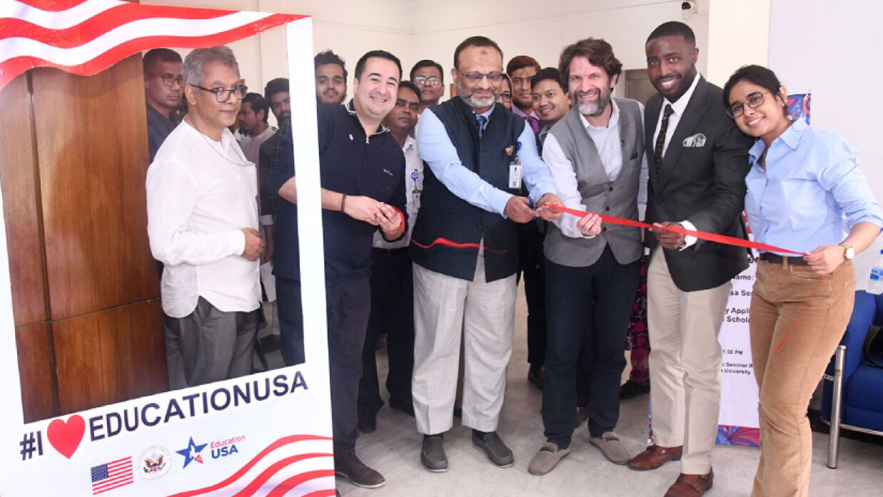 ঢাবি সিনেট ভবনে ‘এডুকেশন ইউএসএ স্প্রিং ফেয়ার’ অনুষ্ঠিত