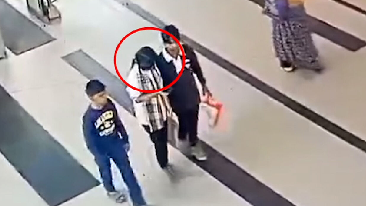 সিসি ক্যামেরার ফুটেজে সুবাকে দেখা যায়