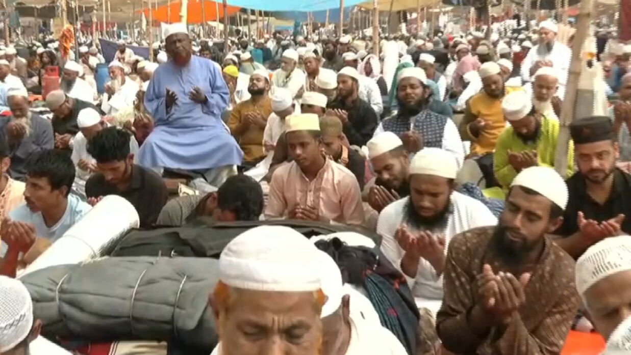 দোয়া পরিচালনা করেন মাওলানা জোবায়ের