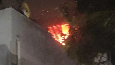 ধানমন্ডি-৩২ নম্বর বাড়িতে ভাঙচুরের পর আগুন