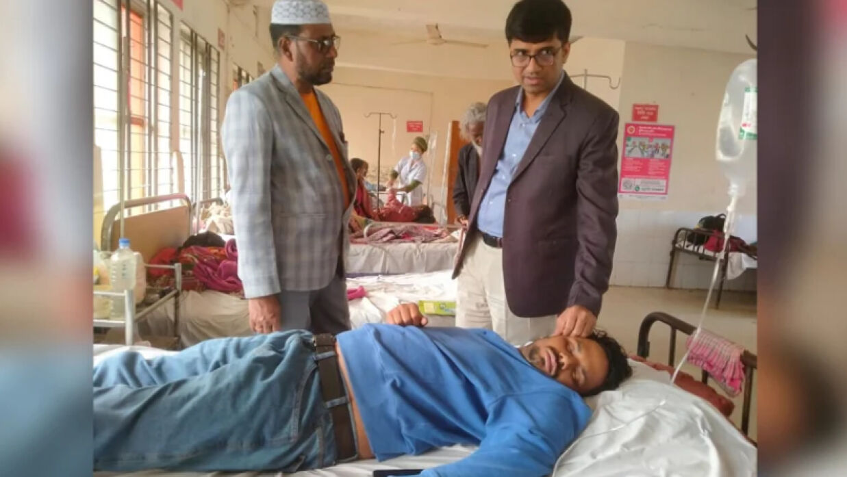 হাসপাতালে চিকিৎসাধীন বৈষম্যবিরোধী ছাত্র আন্দোলনের প্রতিনিধি আশরাফুল আলম সোহান
