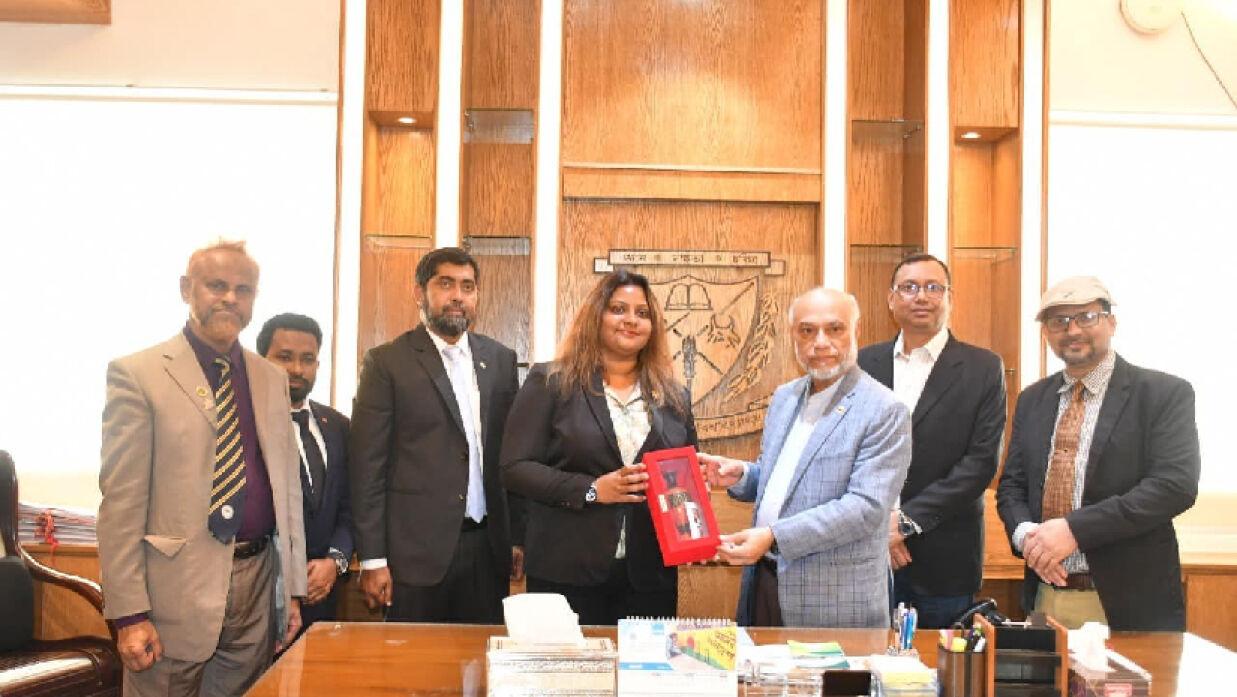 বাকৃবি উপাচার্যের সঙ্গে সৌজন্য সাক্ষাৎ করেছেন মালদ্বীপের হাইকমিশনার
