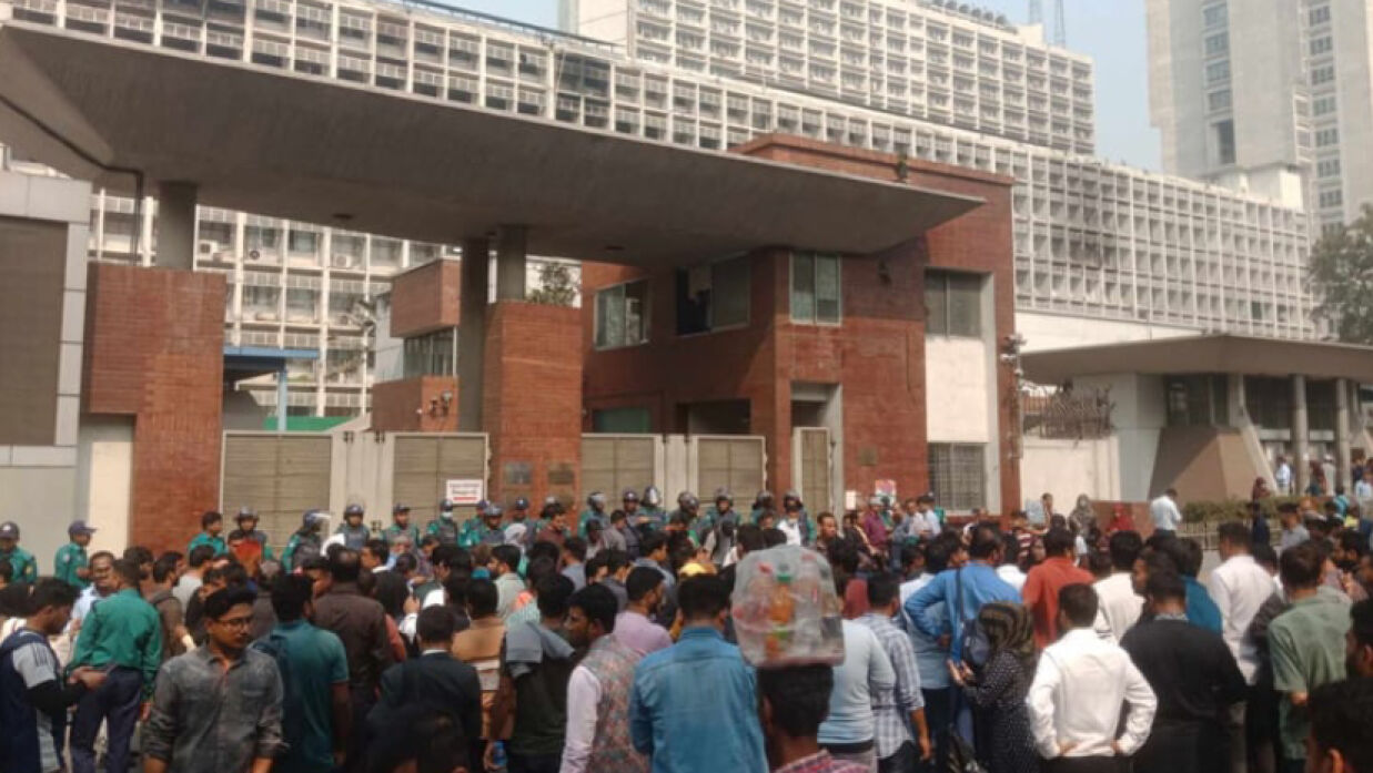 বাদ পড়া প্রাথমিকের শিক্ষকদের অবস্থান