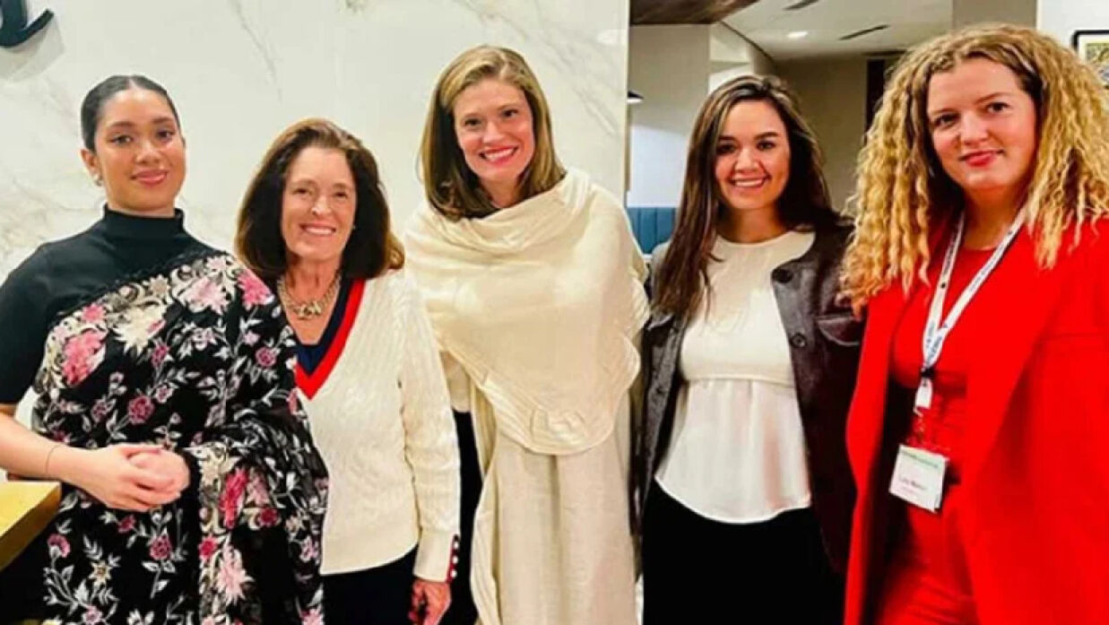 উইমেনস ফেলোশিপ ফাউন্ডেশনের নেত্রীদের সঙ্গে ব্যারিস্টার জায়মা 